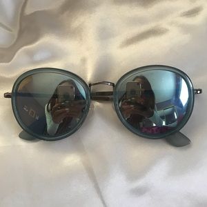 Blue Guess round sunglasses